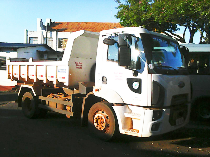 Caminhão adquirido pela Prefeitura Municipal atende demandas no interior